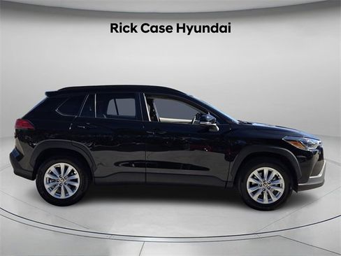 Used 2022 Toyota Corolla Cross LE image 4