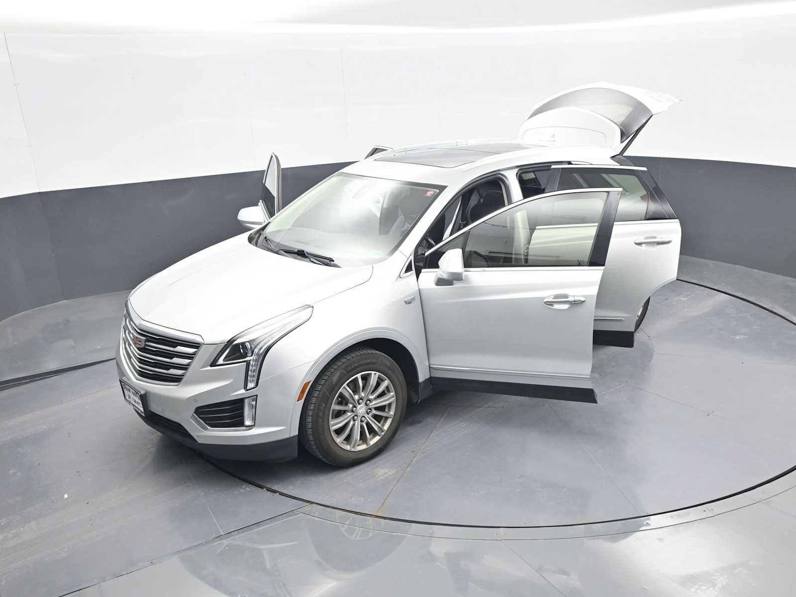 Used 2017 Cadillac XT5 Luxury w/ Driver Awareness Package AWD/4WD image 50