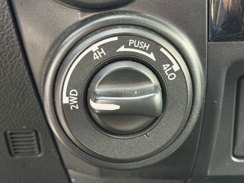 Used 2021 Nissan Titan PRO-4X w/ Pro-4x Convenience Package AWD/4WD image 16