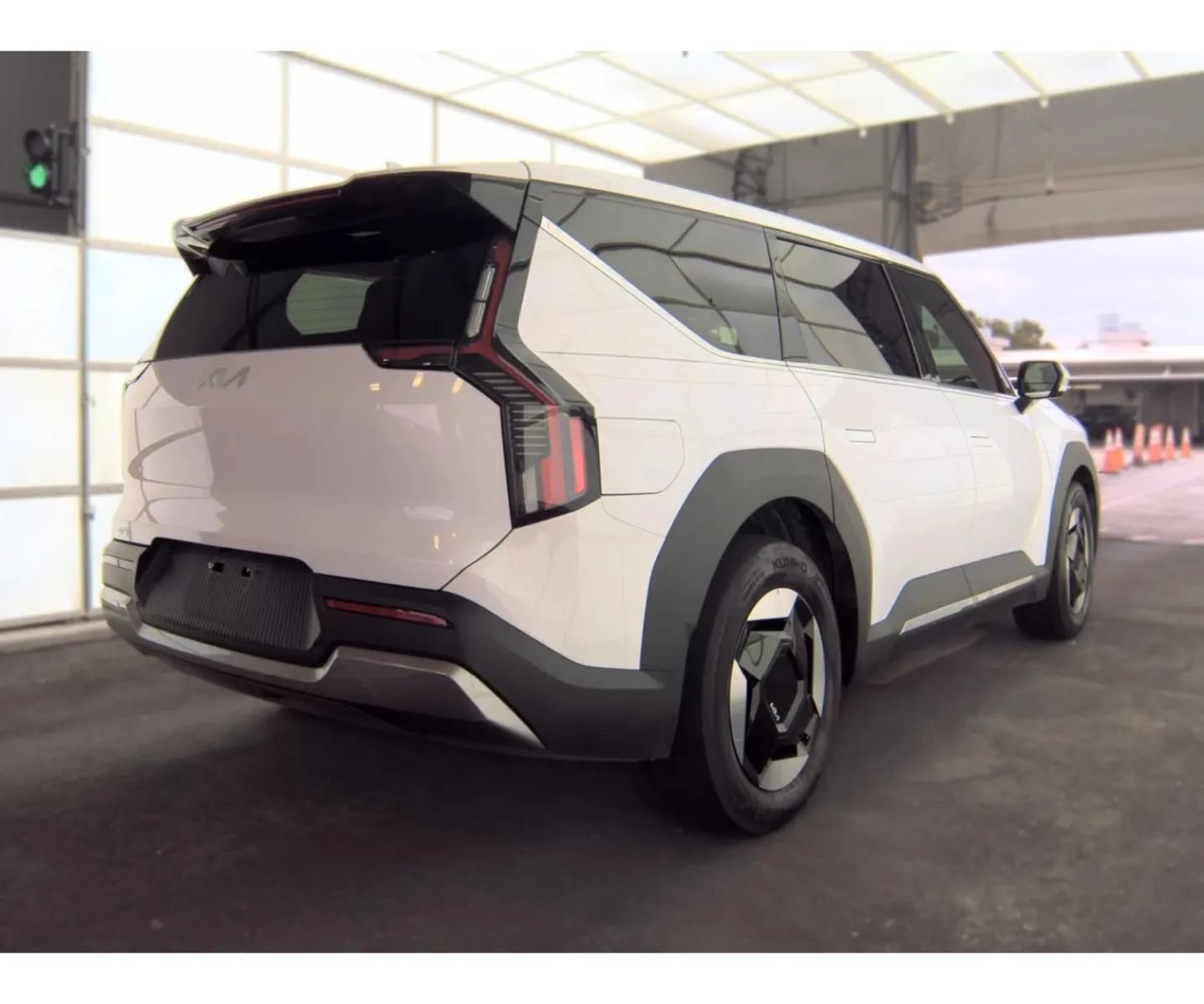 Used 2026 Kia EV9 Light RWD image 4