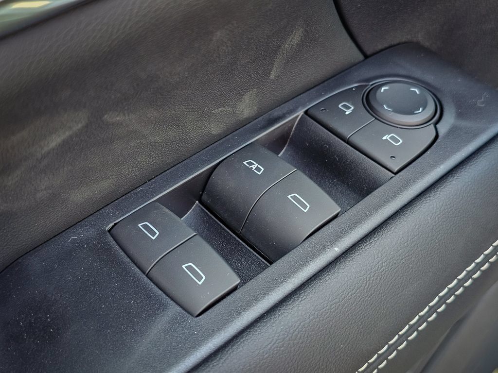 New 2027 GMC Terrain Elevation w/ Elevation Premium Package AWD/4WD image 11