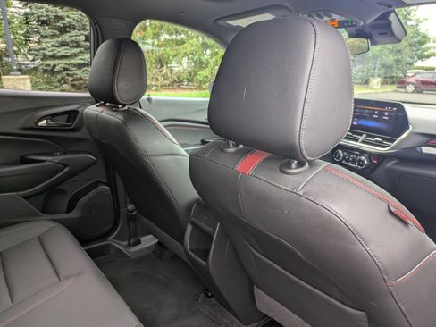 Used 2024 Chevrolet Trax RS w/ Sunroof Package FWD image 20