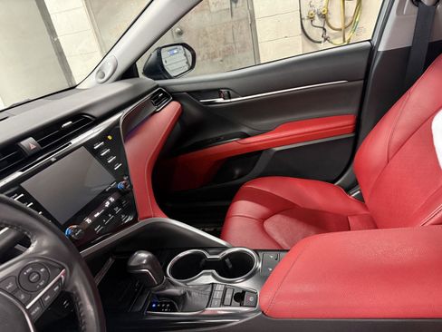 Used 2019 Toyota Camry XSE w/ Navigation Package image 14