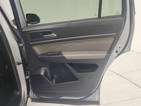 Used 2021 Volkswagen Atlas SE image 34