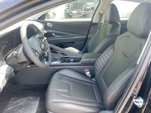 New 2025 Hyundai Elantra Limited image 36