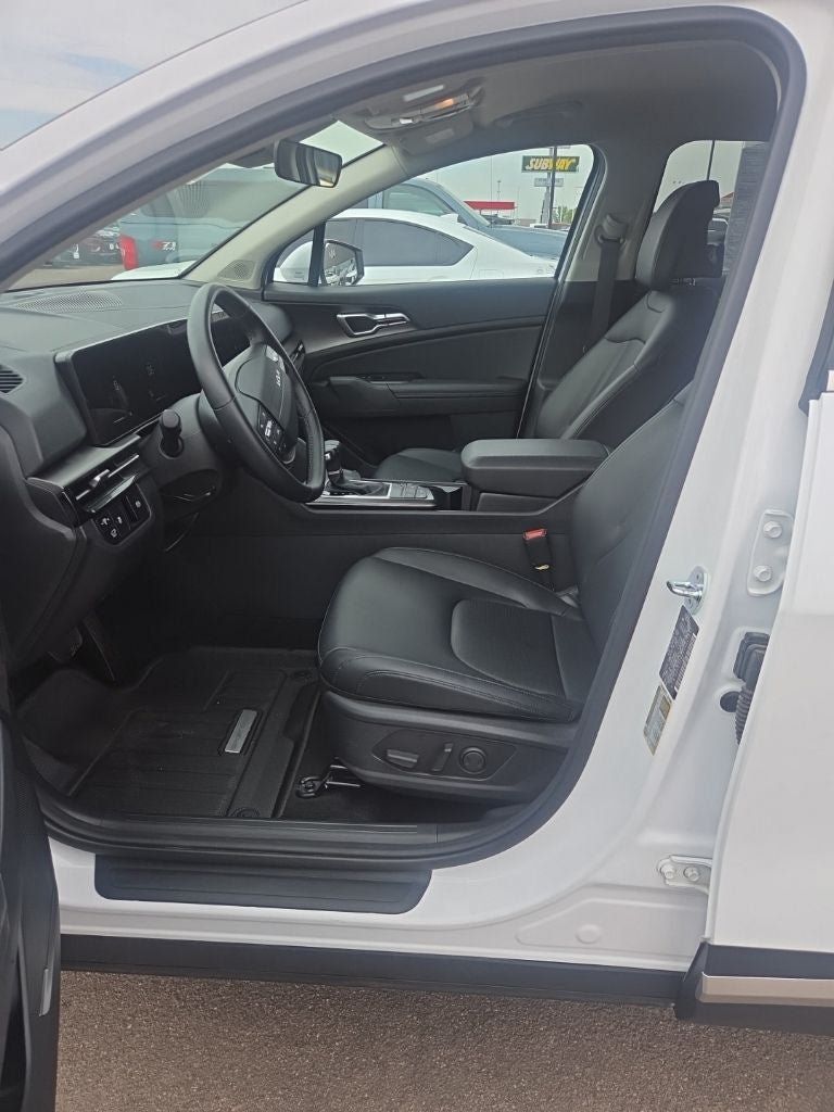 Used 2026 Kia Sportage EX FWD image 13