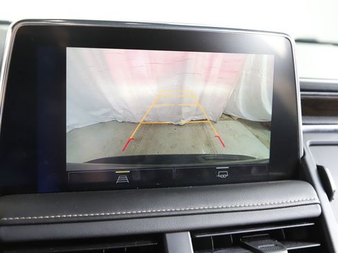 Used 2023 Chevrolet Suburban Premier image 21