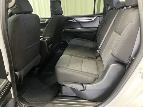 Used 2025 GMC Acadia Elevation image 25