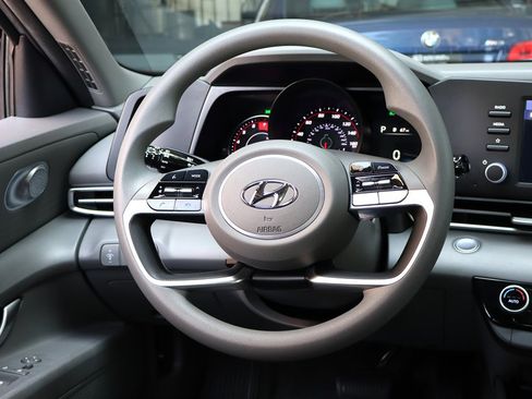 Used 2023 Hyundai Elantra SEL FWD image 15