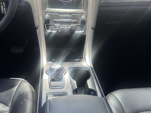 Used 2019 Ford Fusion SEL FWD image 4