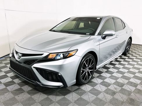 Used 2023 Toyota Camry SE image 7