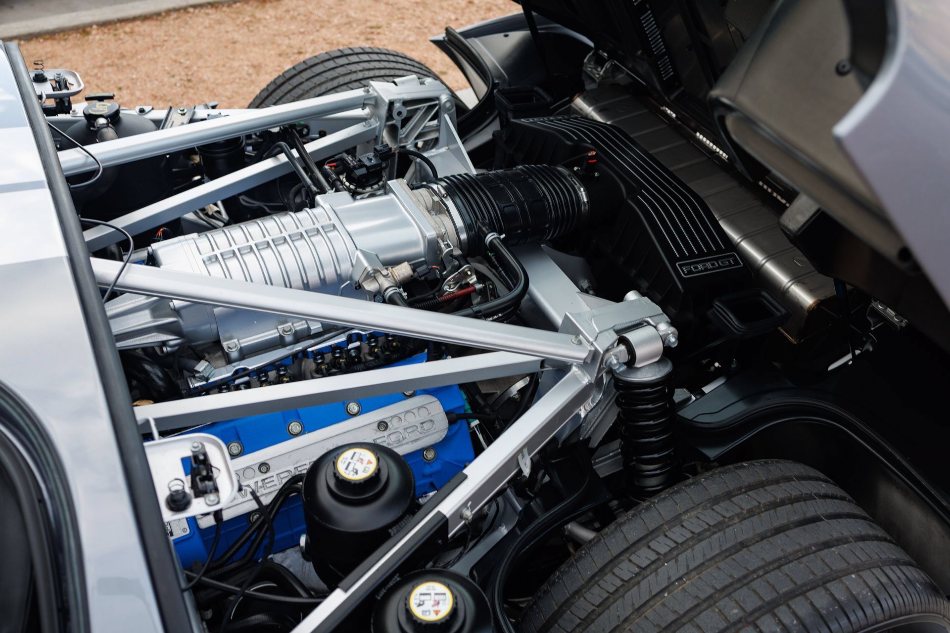 Used 2006 Ford GT RWD image 90