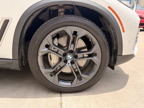 Used 2019 BMW X5 xDrive50i w/ Luxury Seating Package AWD/4WD image 32