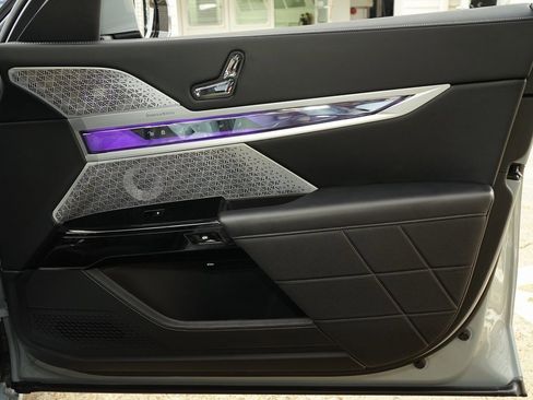 Used 2023 BMW 760i xDrive image 30