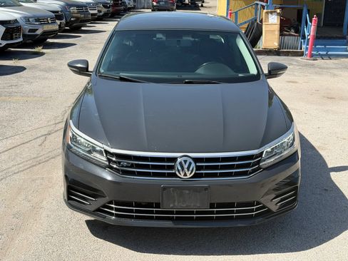 Used 2018 Volkswagen Passat 2.0T R-Line w/ R-Line Lighting Package FWD image 6