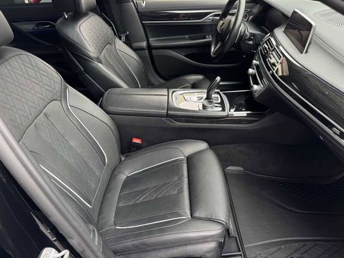 Used 2020 BMW 740i w/ M Sport Package image 22