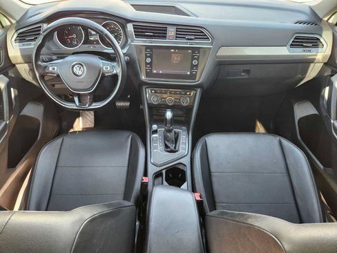 Used 2018 Volkswagen Tiguan SE w/ Panoramic Sunroof Package FWD image 25