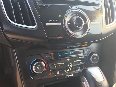Used 2017 Ford Focus Titanium FWD image 29