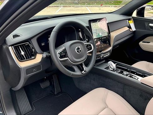 New 2026 Volvo XC60 B5 Plus w/ Protection Package Premier image 31