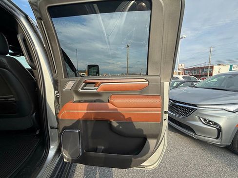Used 2025 GMC Sierra 2500 Denali Ultimate image 18