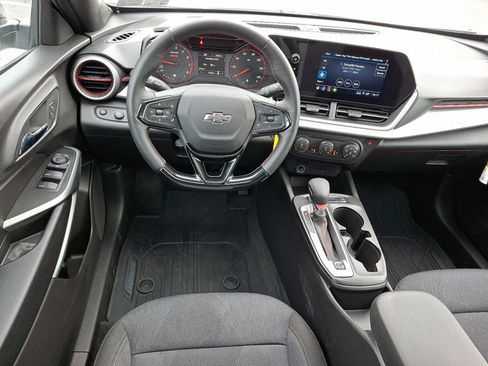 Used 2025 Chevrolet Trax RS w/ Sunroof Package image 11