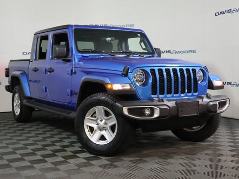 Used 2022 Jeep Gladiator Sport image 2