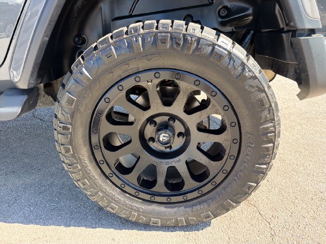 Used 2019 Jeep Wrangler Unlimited Sahara AWD/4WD image 31
