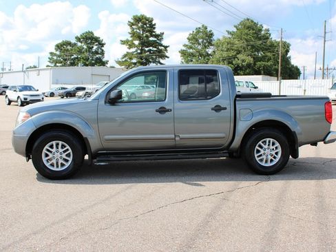 Used 2017 Nissan Frontier SV RWD image 3