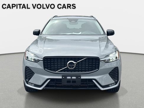 Certified 2025 Volvo XC60 B5 Plus image 2