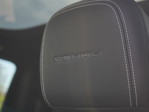 Used 2025 GMC Sierra EV Denali AWD/4WD image 25