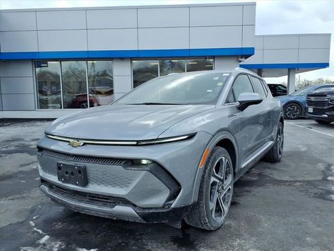 New 2026 Chevrolet Equinox EV LT image 3