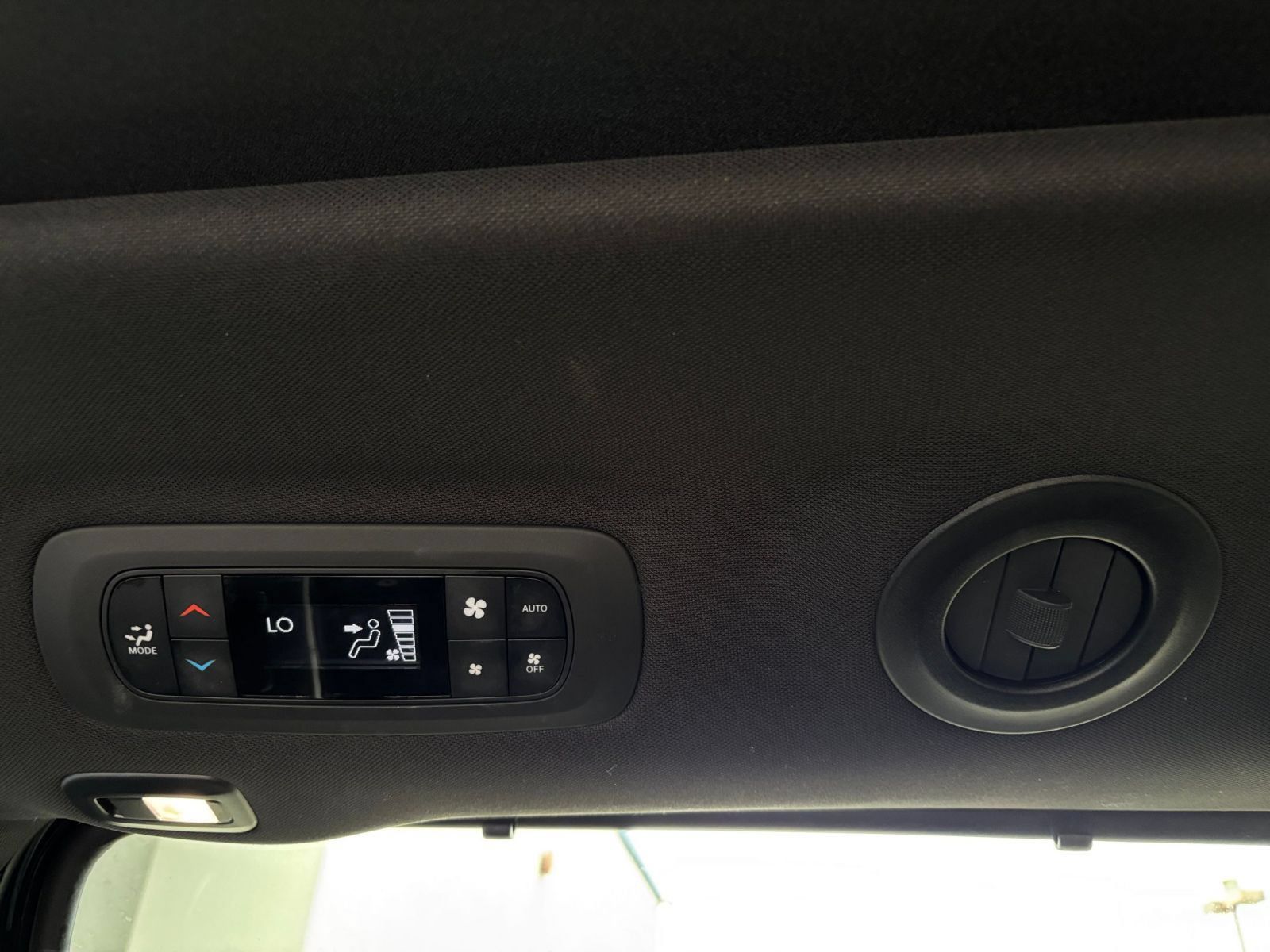 Used 2025 Chrysler Pacifica Limited FWD image 25