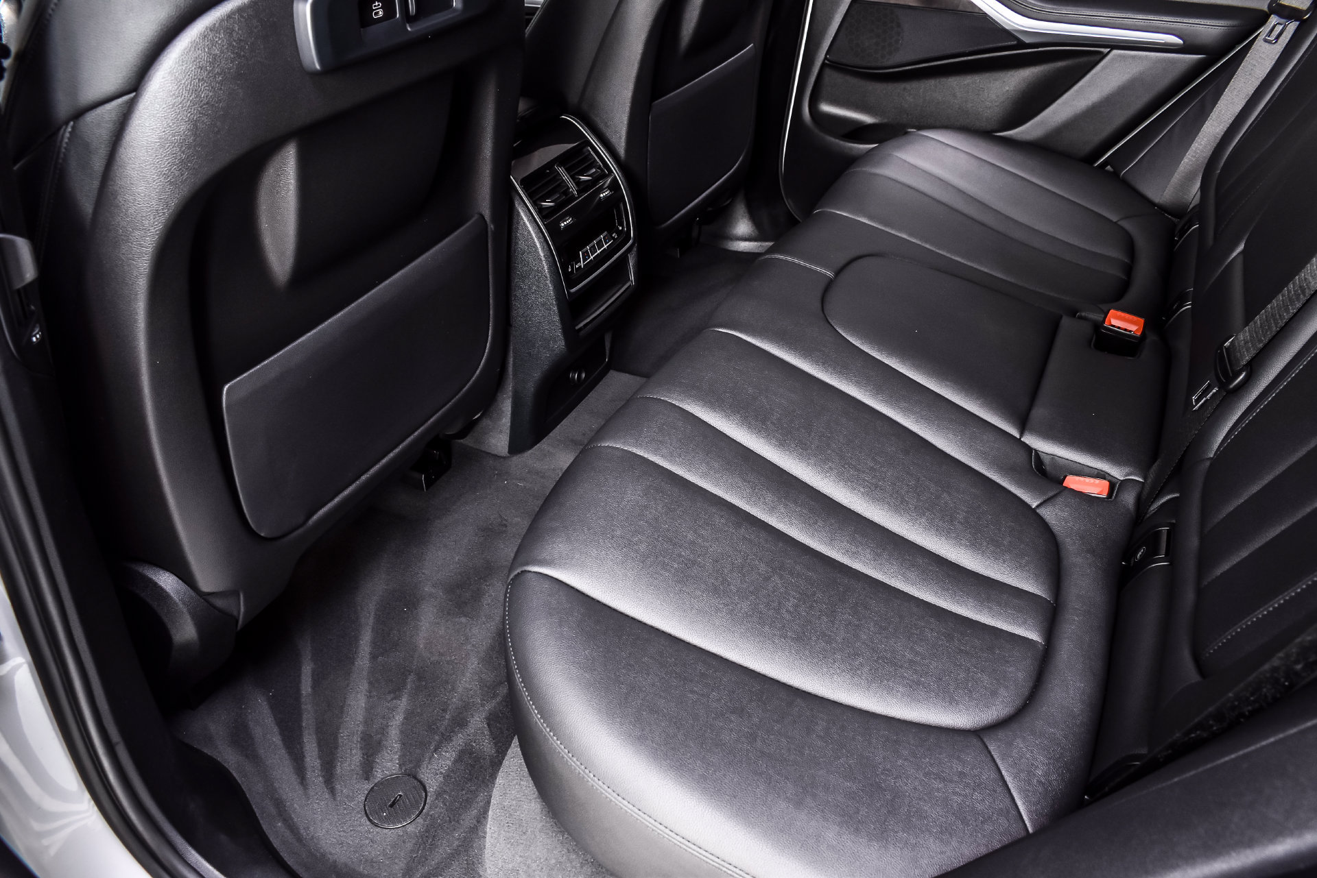 Used 2022 BMW X5 xDrive40i w/ Premium Package AWD/4WD image 18