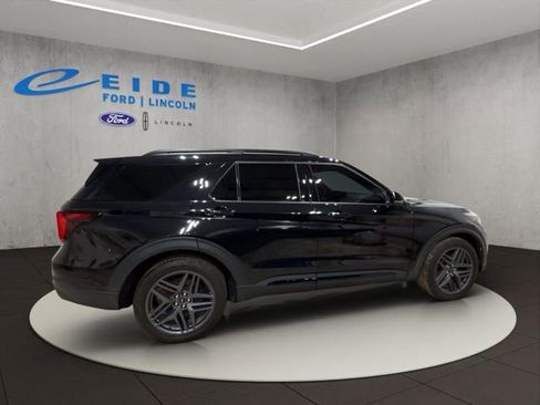Used 2025 Ford Explorer ST image 7