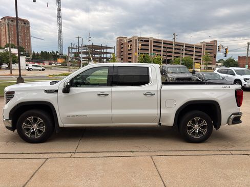 Used 2025 GMC Sierra 1500 SLT AWD/4WD image 5