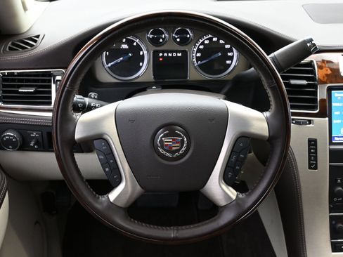 Used 2014 Cadillac Escalade Platinum RWD image 15