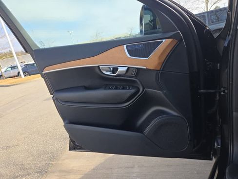 Used 2023 Volvo XC90 B6 Plus image 21