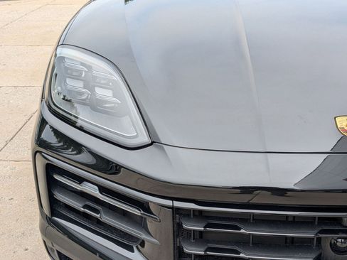 New 2026 Porsche Cayenne Coupe AWD/4WD image 12