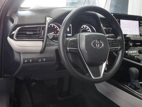 Used 2022 Toyota Camry LE FWD image 5
