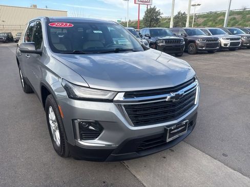 Used 2023 Chevrolet Traverse LS image 8