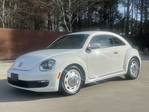 Used 2015 Volkswagen Beetle 1.8T Classic image 1