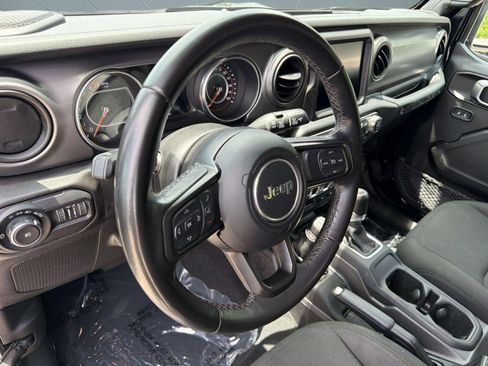 Used 2022 Jeep Wrangler Unlimited Sport w/ Xtreme Recon 35" Tire Package AWD/4WD image 4