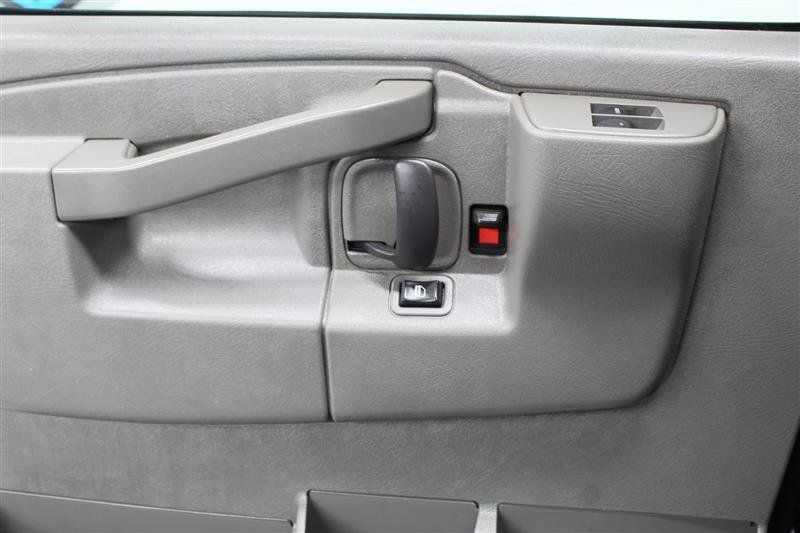 Used 2017 Chevrolet Express 3500 Extended RWD image 15