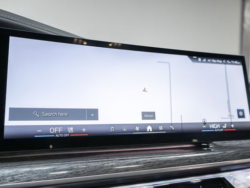 Used 2023 BMW 760i xDrive w/ Executive Package image 45