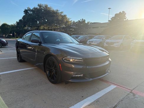 Used 2017 Dodge Charger R/T w/ Blacktop Package image 8