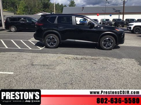 Used 2025 Nissan Rogue SV AWD/4WD image 6