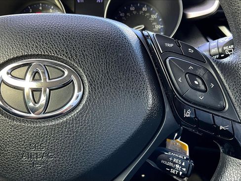 Used 2020 Toyota C-HR LE image 19