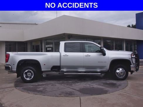 Used 2022 Chevrolet Silverado 3500 LT w/ Convenience Package AWD/4WD image 2