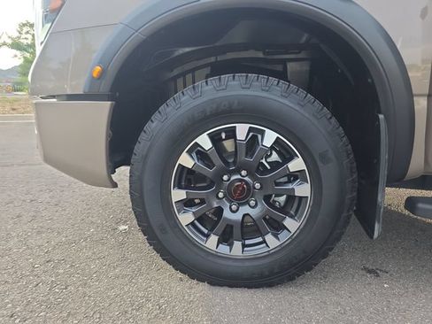 Used 2024 Nissan Titan PRO-4X AWD/4WD image 10