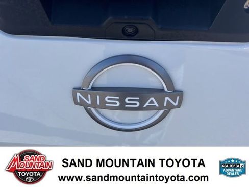 Used 2024 Nissan Frontier SV w/ SV Convenience Package image 10